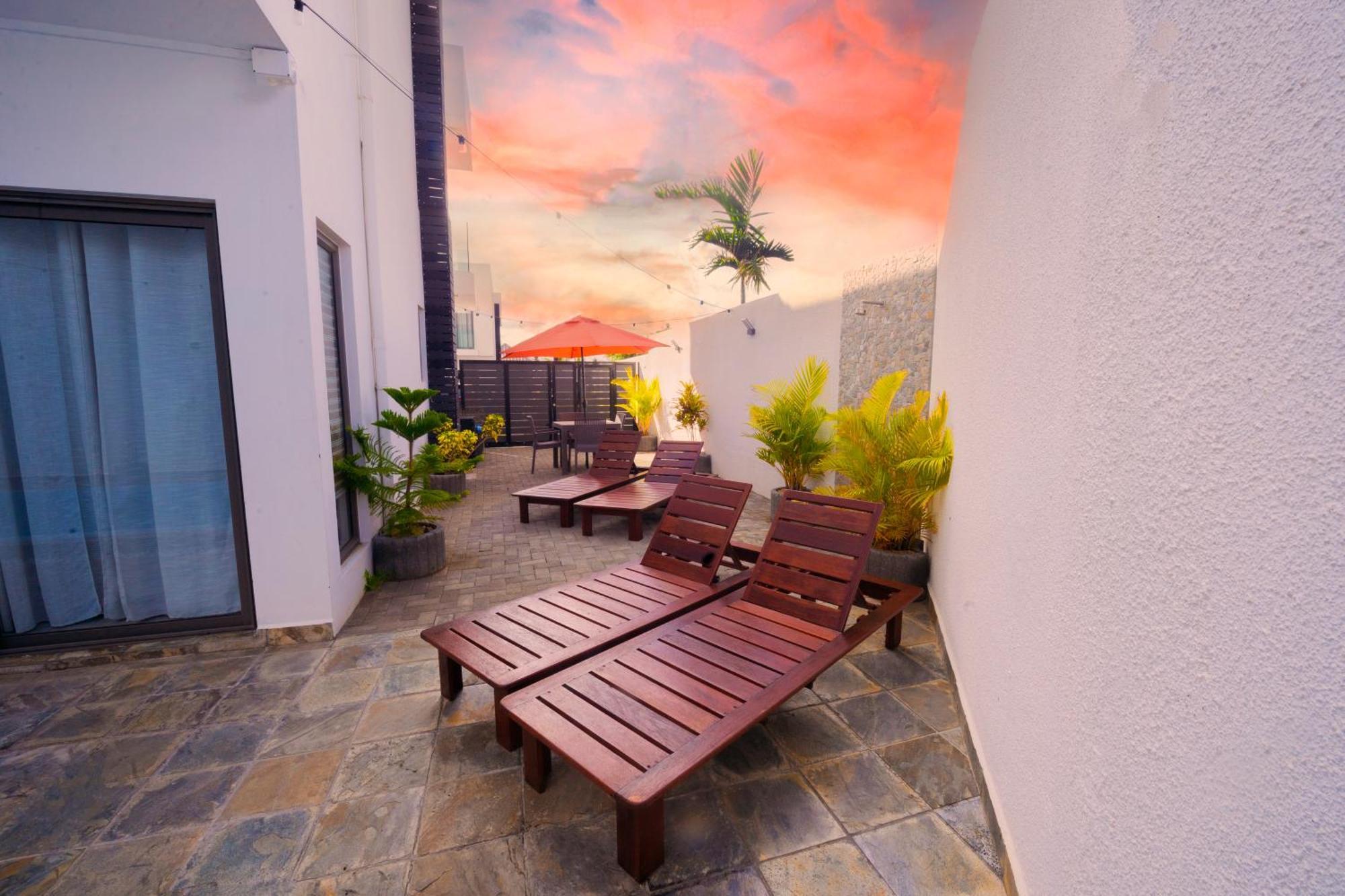 Golden Square Villa & Private Pool Flic en Flac Exterior photo